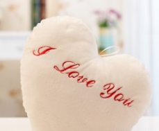 Heart-Shaped illuminating pillow