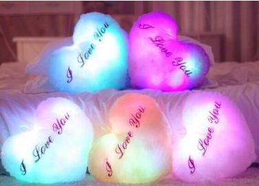 Heart-Shaped illuminating pillow