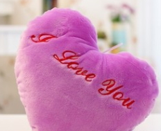 Heart-Shaped illuminating pillow