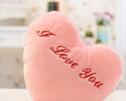 Heart-Shaped illuminating pillow